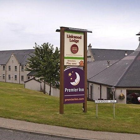 Premier Inn Елджин Екстериор снимка