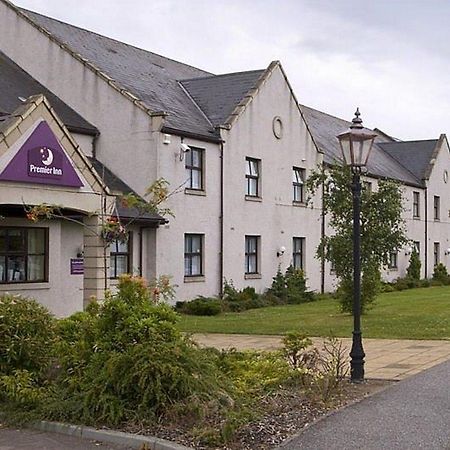 Premier Inn Елджин Екстериор снимка