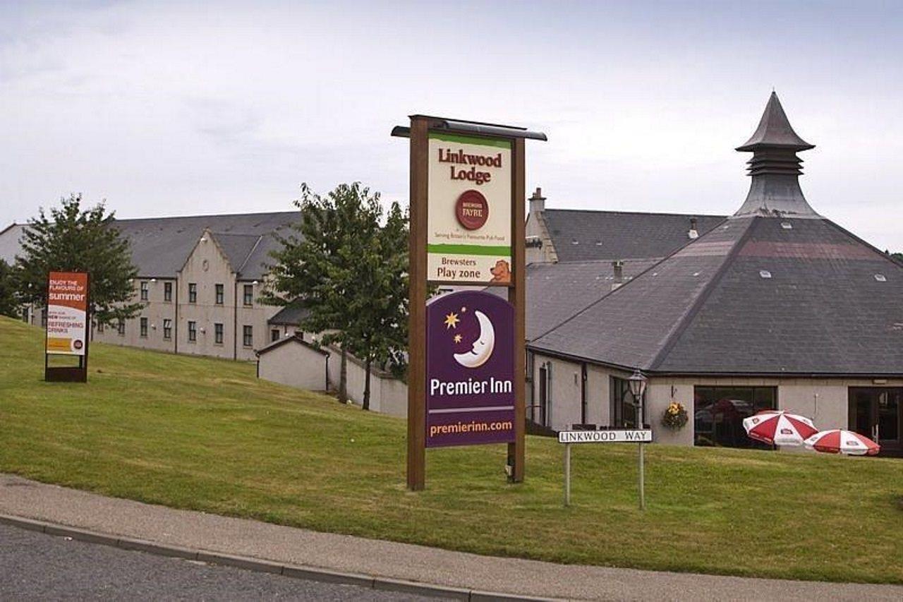 Premier Inn Елджин Екстериор снимка