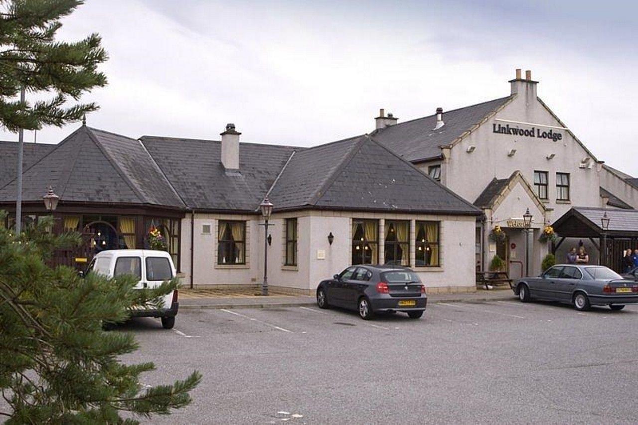 Premier Inn Елджин Екстериор снимка