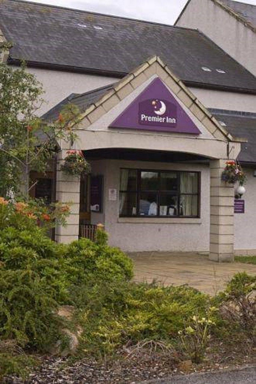Premier Inn Елджин Екстериор снимка