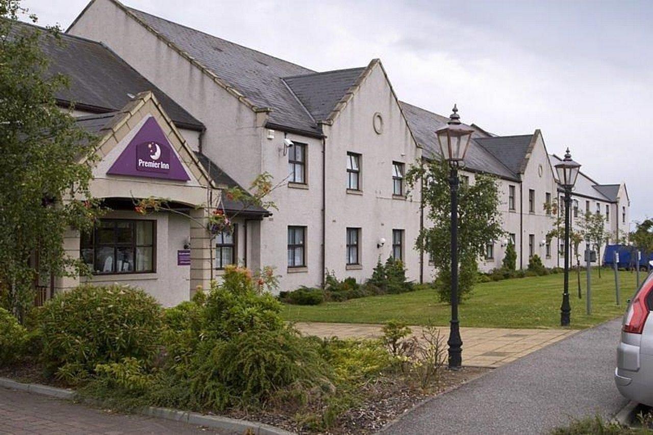 Premier Inn Елджин Екстериор снимка
