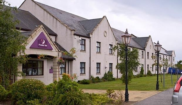 Premier Inn Елджин Екстериор снимка