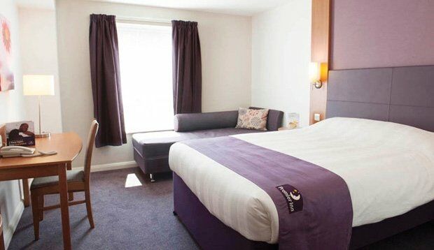 Premier Inn Елджин Екстериор снимка